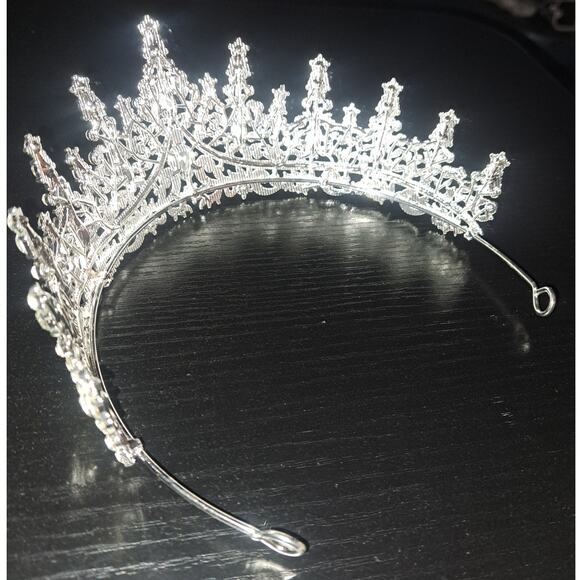Beautiful Rhinestone Tiara for Brides Quinceanera Pageants Princess Queen & More - Picture 9 of 12